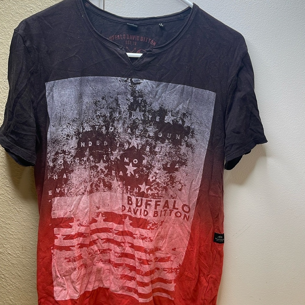 Men’s Buffalo shirt size small. 3 tone color black with tone two of reds.